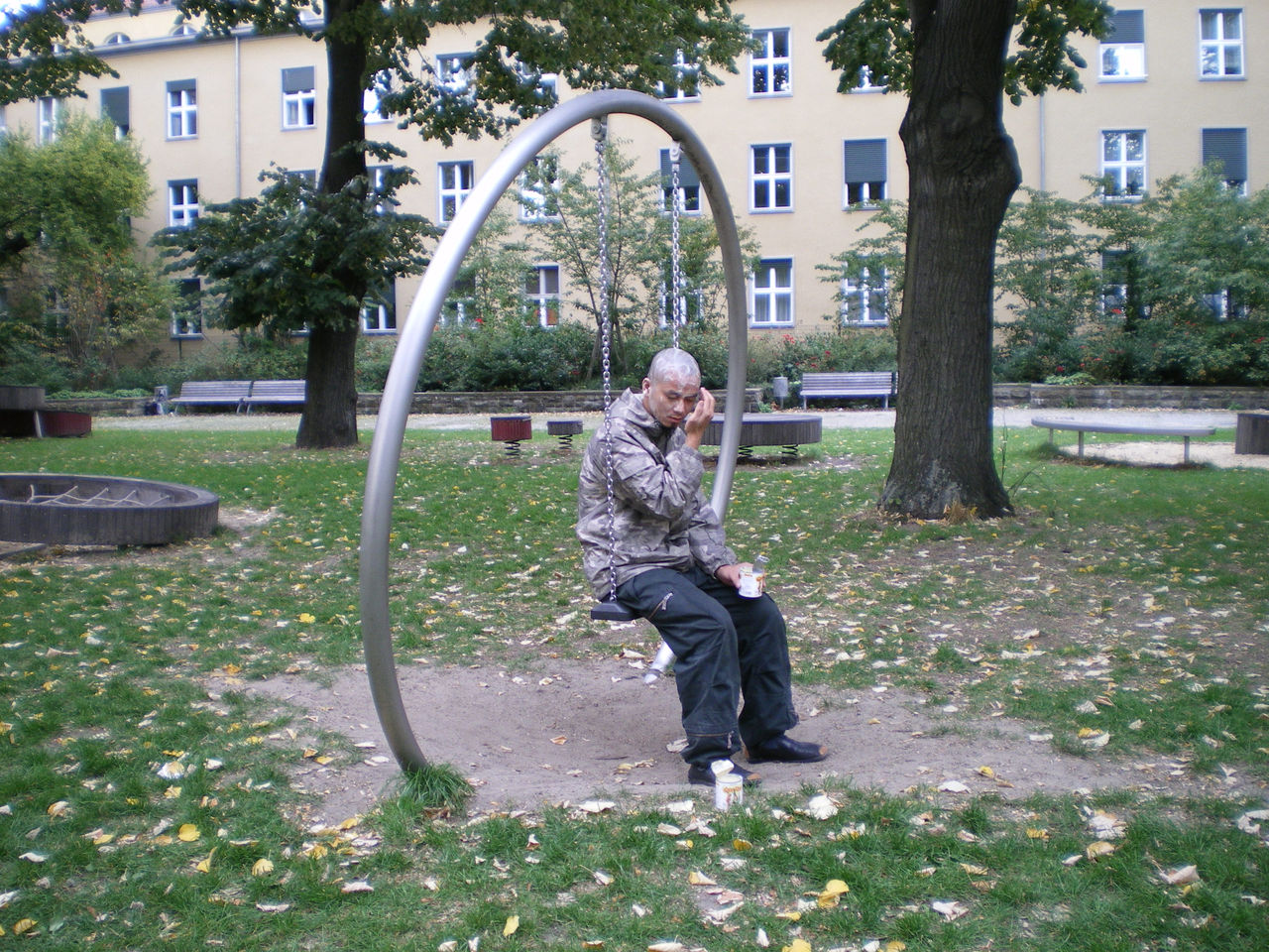 Photographic documentation of RYLLEGA Berlin (Performance by Nguyen Anh Tuan, 21 September 2008)
